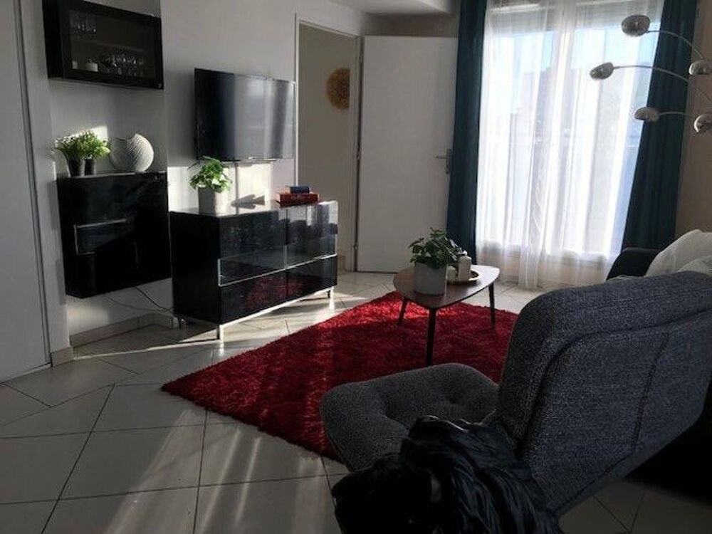 Location Appartement T2 rooftop avec jacuzzi extérieur vue imprenable Lyon 8