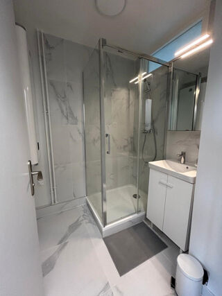  Appartement à louer 1 pièce 77 m²