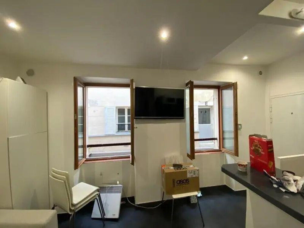 Location Appartement Studio refait à neuf, lumineux, belle cour Paris 15