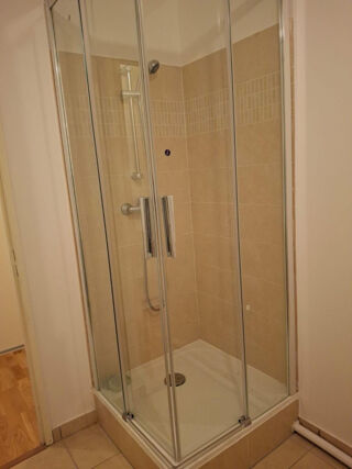  Appartement à louer 1 pièce 84 m²