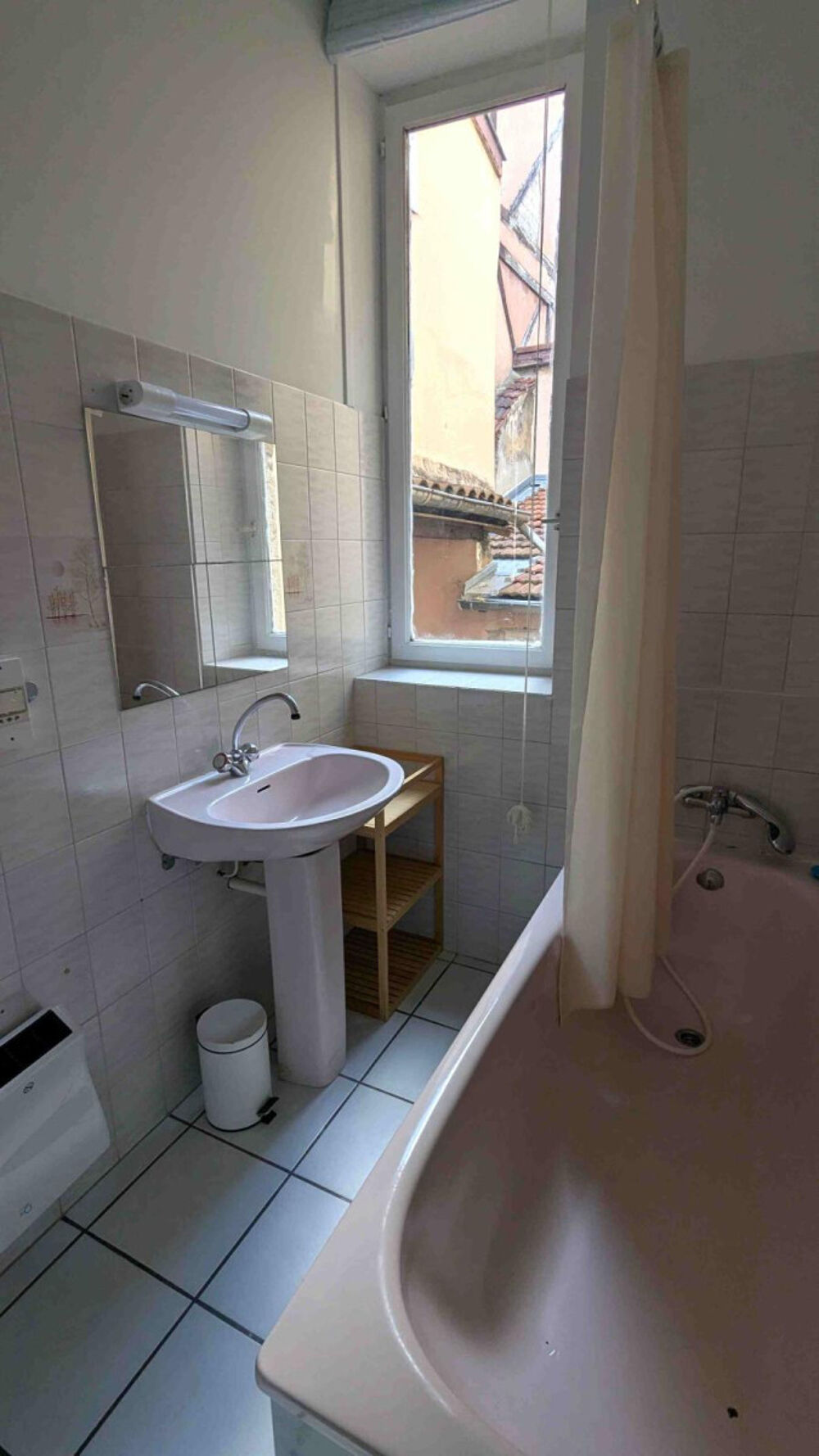 Location Appartement F1 quasi meublé, hypercentre, métro D Vieux Lyon Lyon 5