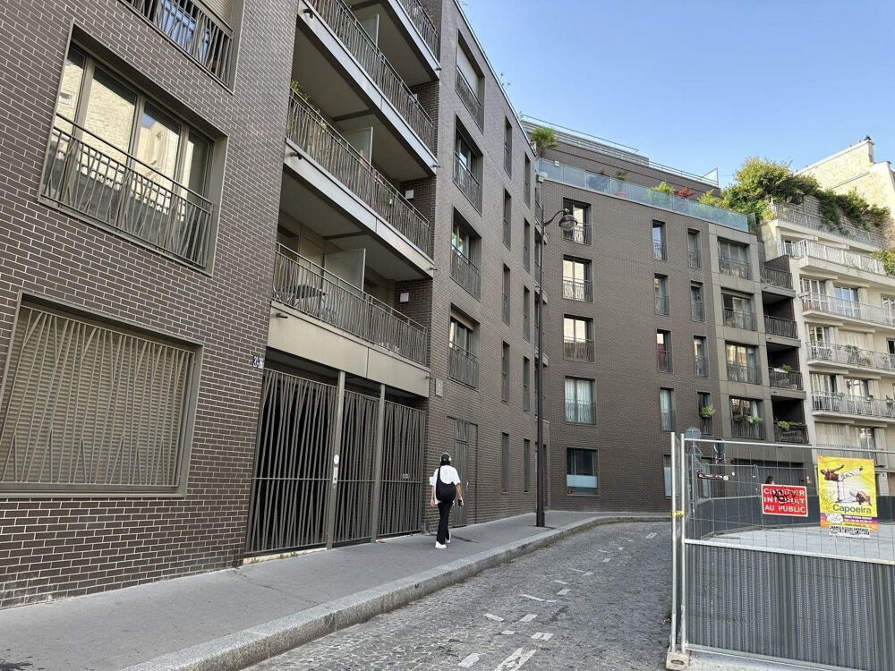 Location Appartement Beau studio meublé 32m² au calme sur jardin Paris 18