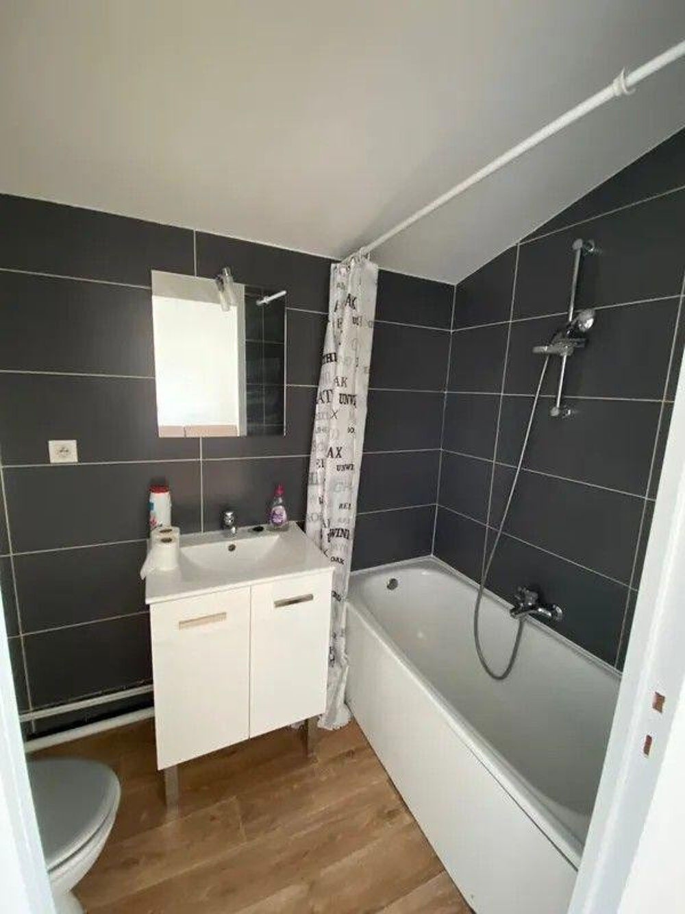 Location Appartement Beau studio meublé 22m² rénové étudiant Nantes