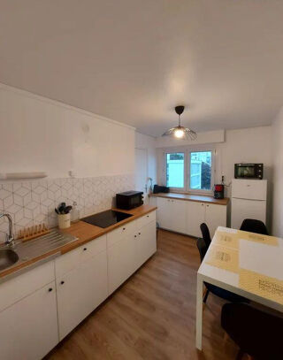  Appartement à louer 1 pièce 84 m²