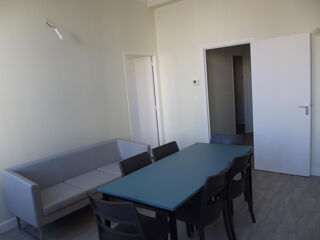  Appartement à louer 4 pièces 100 m²