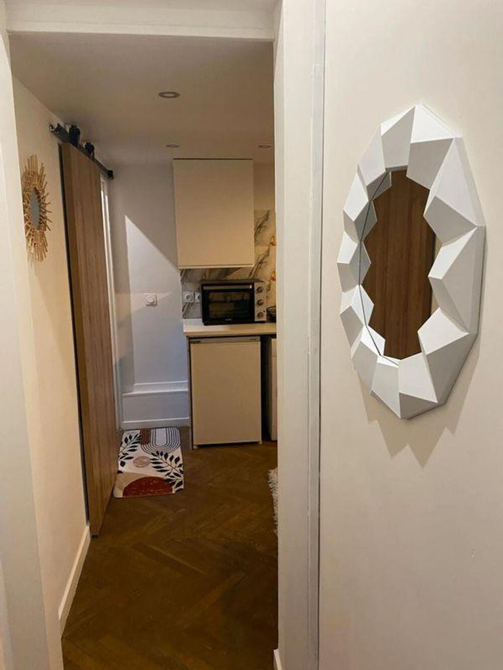 Location Appartement Très joli studio refait à neuf 18m² Marseille 1