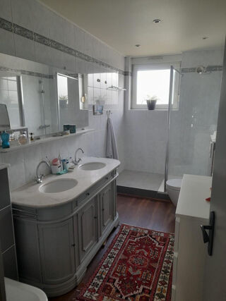  Appartement à louer 5 pièces 158 m²