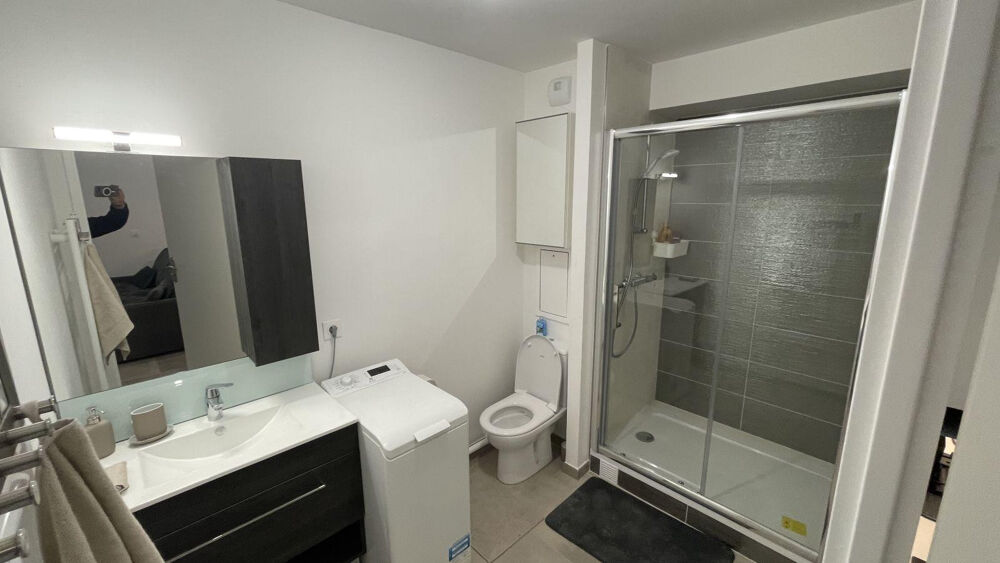 Location Appartement Studio balcon Au pied du métro ligne 11 et RER E Rosny-sous-bois