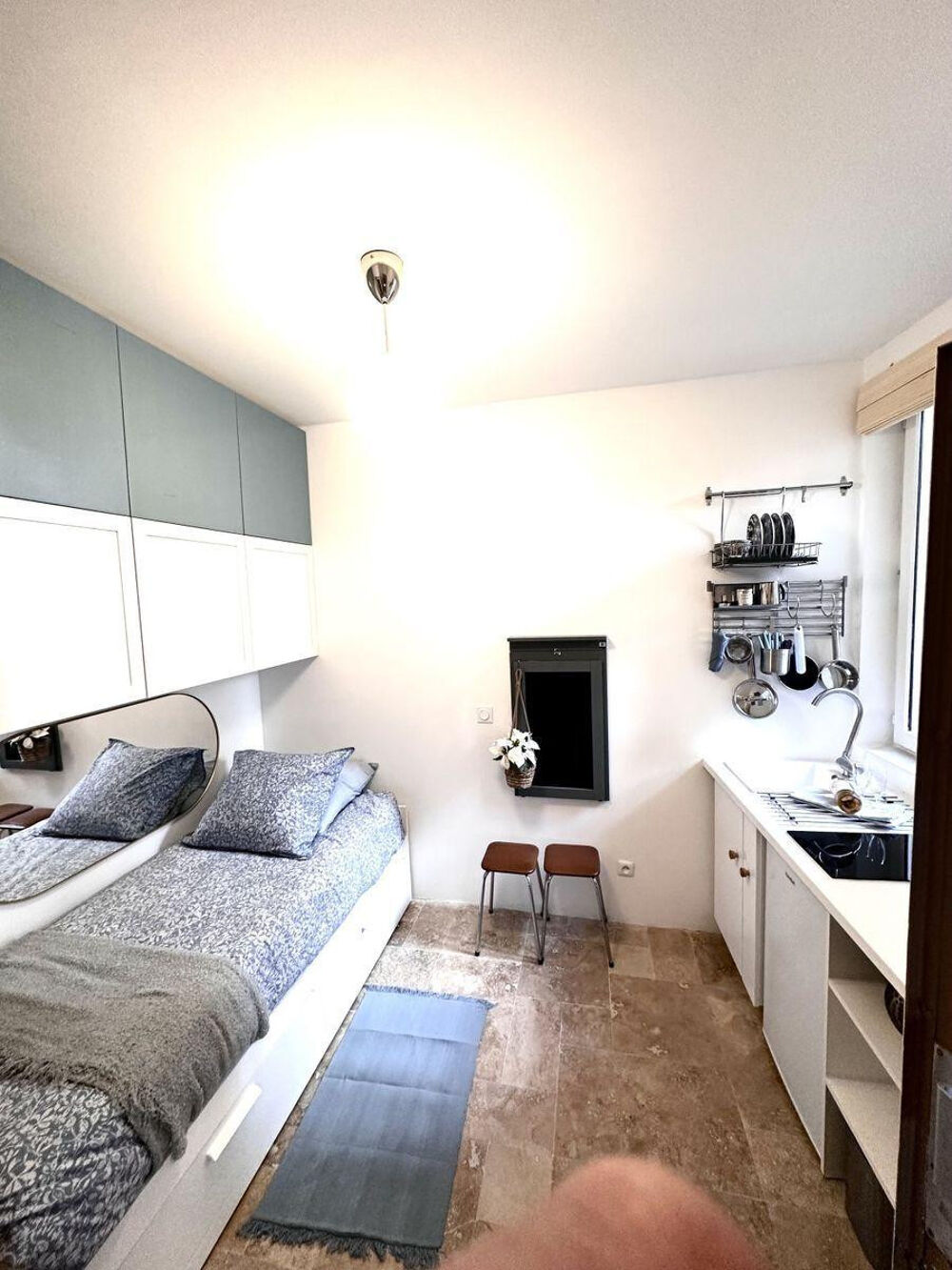 Location Appartement Beau studio meublé 11m² refait à neuf Paris 10