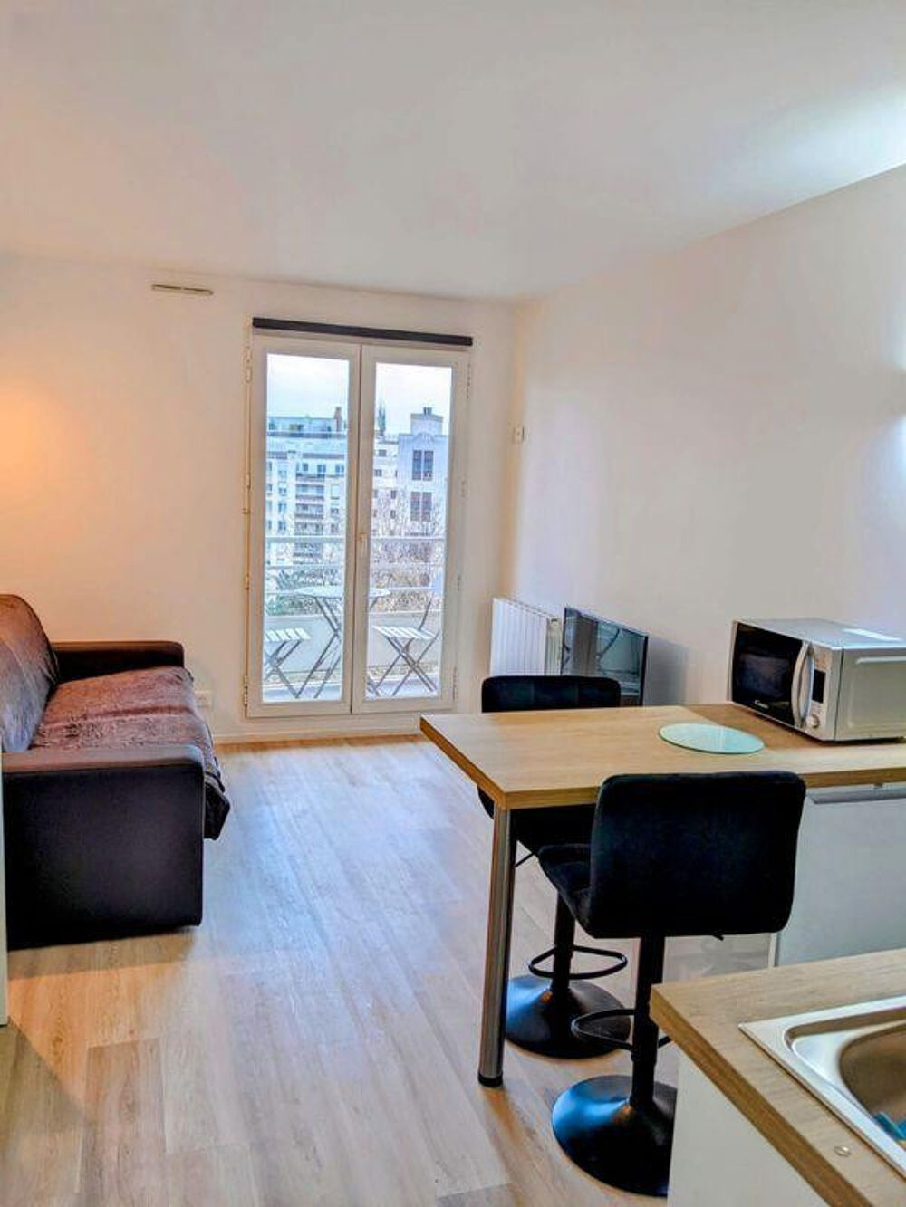 Location Appartement Studio Courbevoie La Défense de 18 m2 meublé Courbevoie