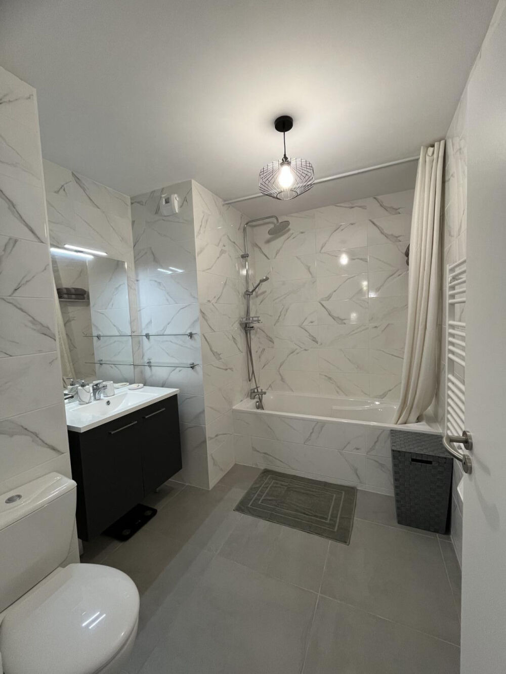 Location Appartement Luxueux T2 meublé 47m² + terrasse 13m² Marseille 9