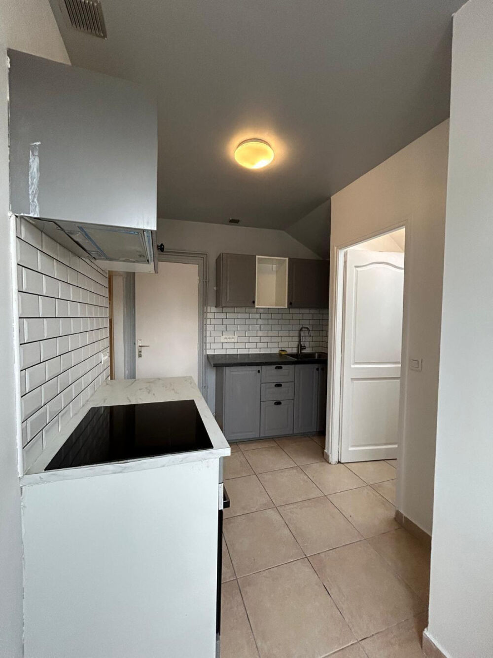 Location Appartement F1 de 30 m2 Salon/chambre cuisine salle de douche Louvres