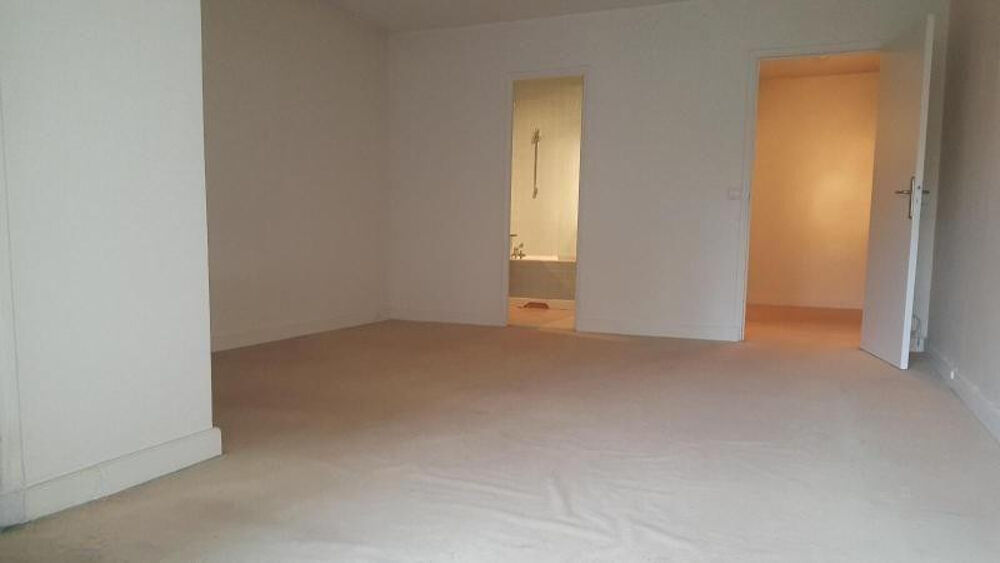 Location Appartement Grand studio avec balcon Paris 12ème Paris 12