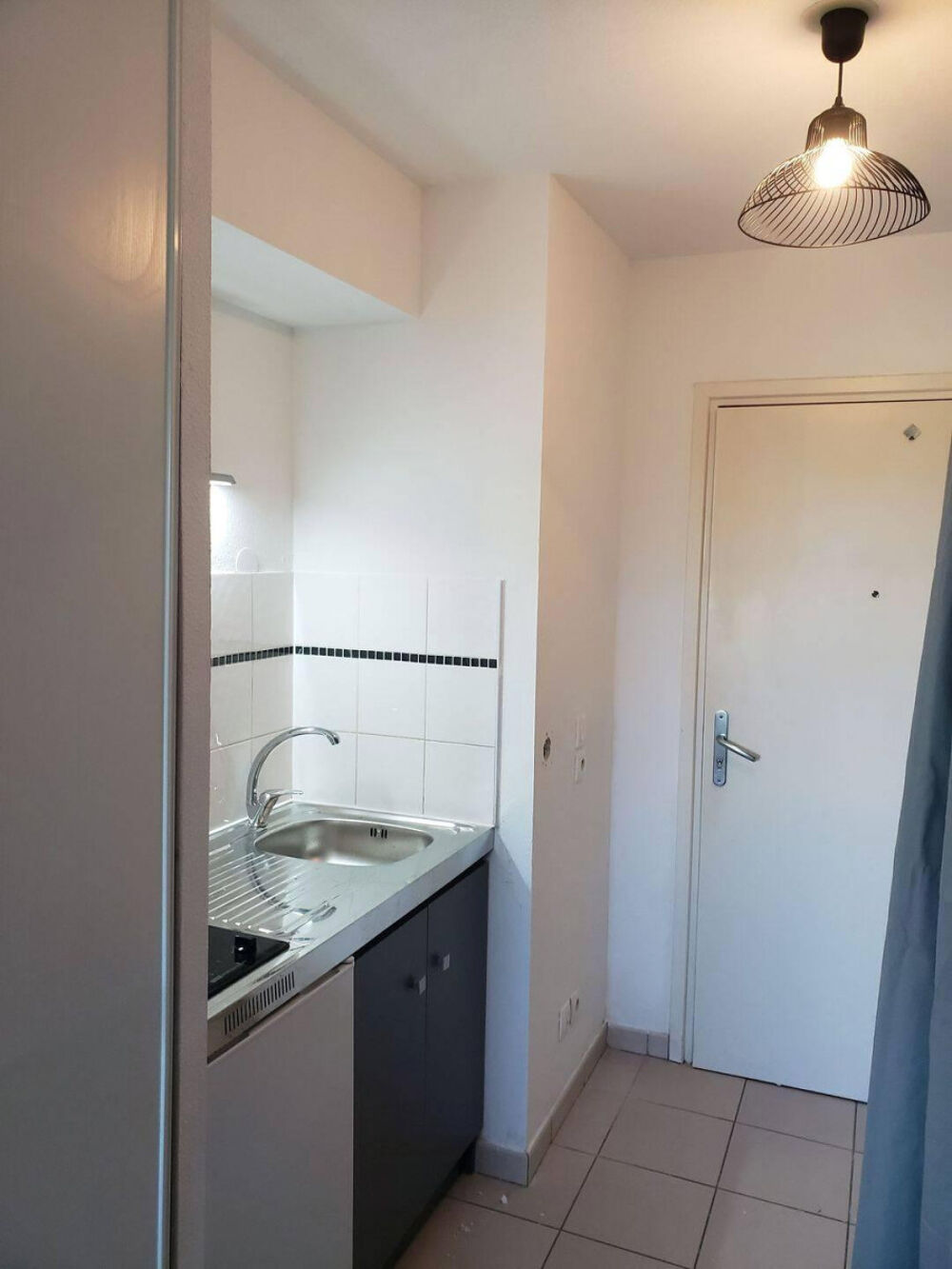 Location Appartement Studio meublé au calme avec place de parking Rodilhan