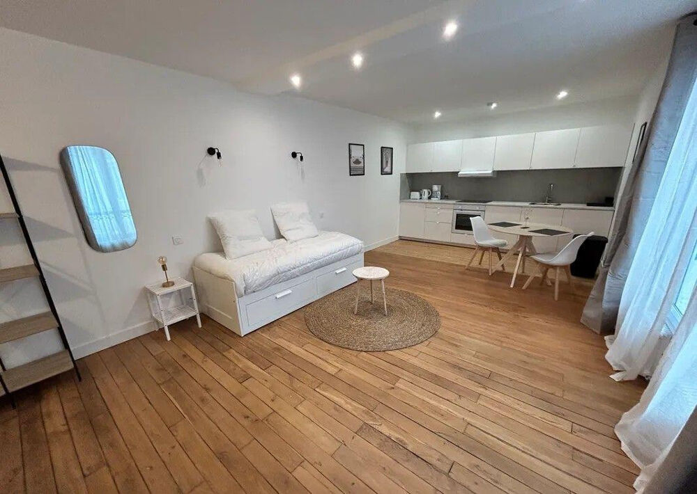 Location Appartement Beau studio meublé 30m²  Rue du Couédic Paris 14