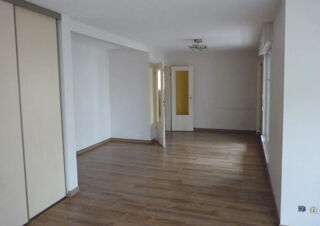  Appartement à louer 4 pièces 92 m²