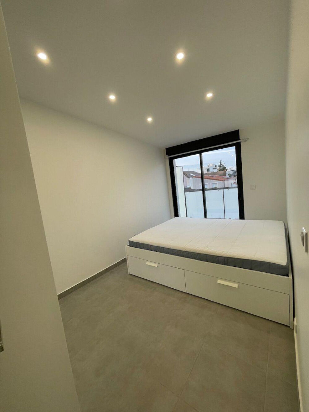 Location Appartement 2 pièces avec balcon sur courau calme Romainville