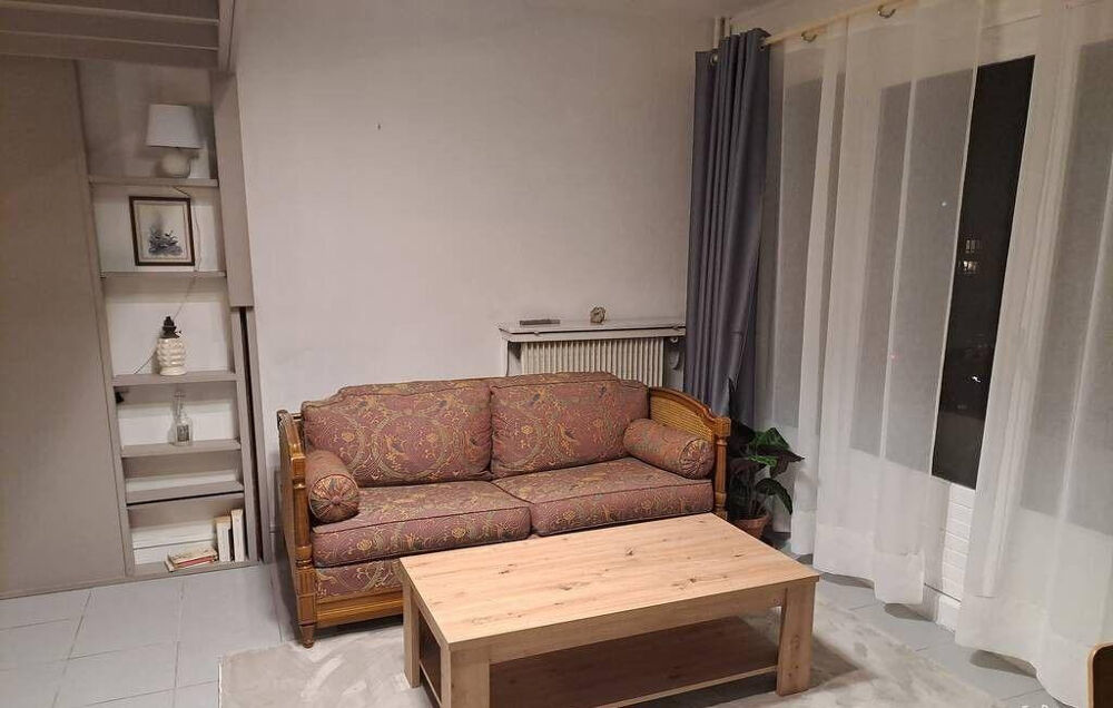 Location Appartement Beau studio meublé 35m² avec balcon Paris 20