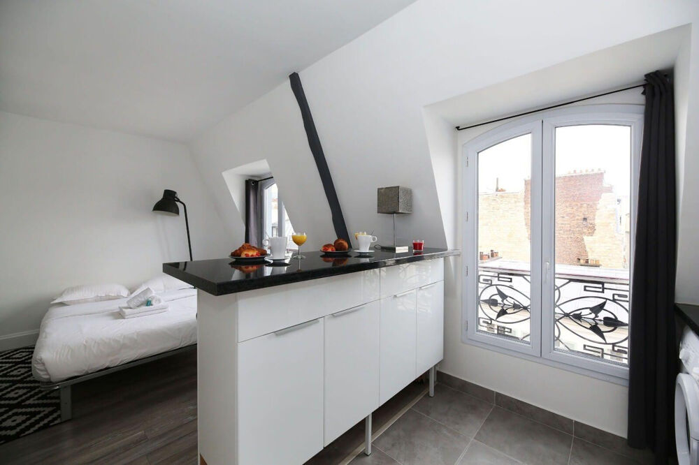 Location Appartement Superbe studio meublé 23m² proche marché Poncelet Paris 17