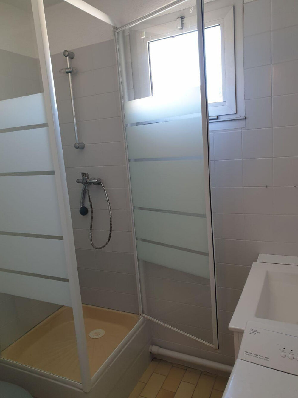 Location Appartement Studio meublé proche de la mer Carqueiranne