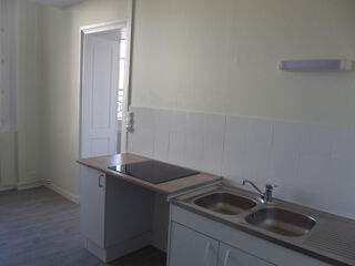  Appartement à louer 4 pièces 100 m²