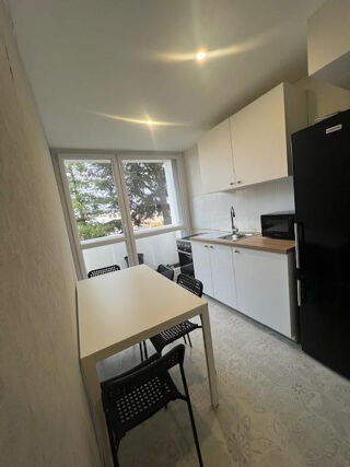  Appartement à louer 5 pièces 80 m²
