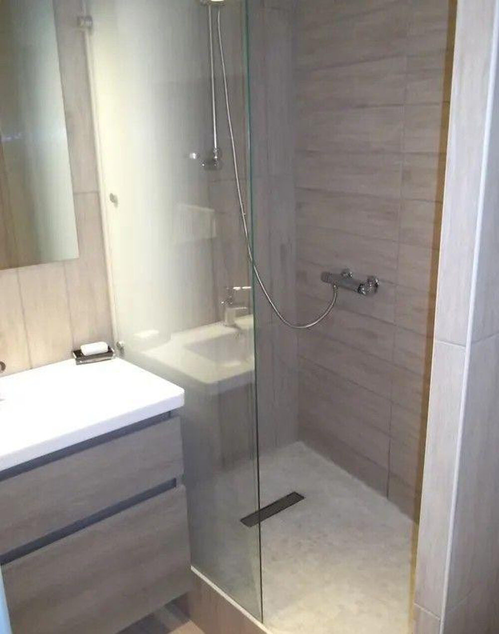 Location Appartement Studio meublé 22m² refait neuf Place des Cardeurs Aix-en-provence