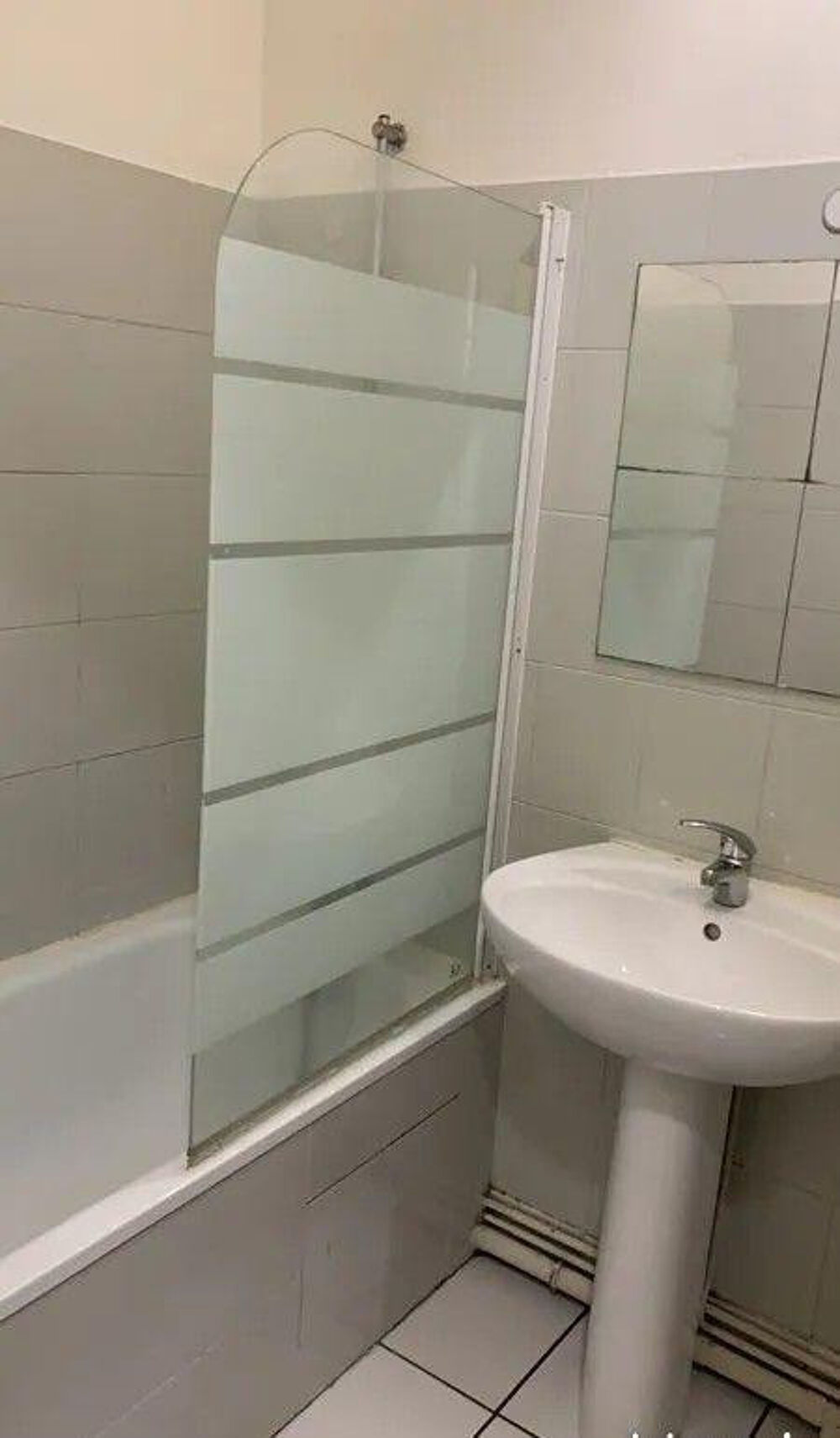 Location Appartement Beau studio meublé 16m² centre ville Saint-Étienne