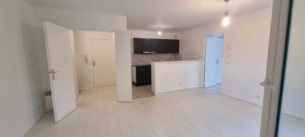 Location Appartement 2 pièces à Sain Denis avec balcon Saint-denis
