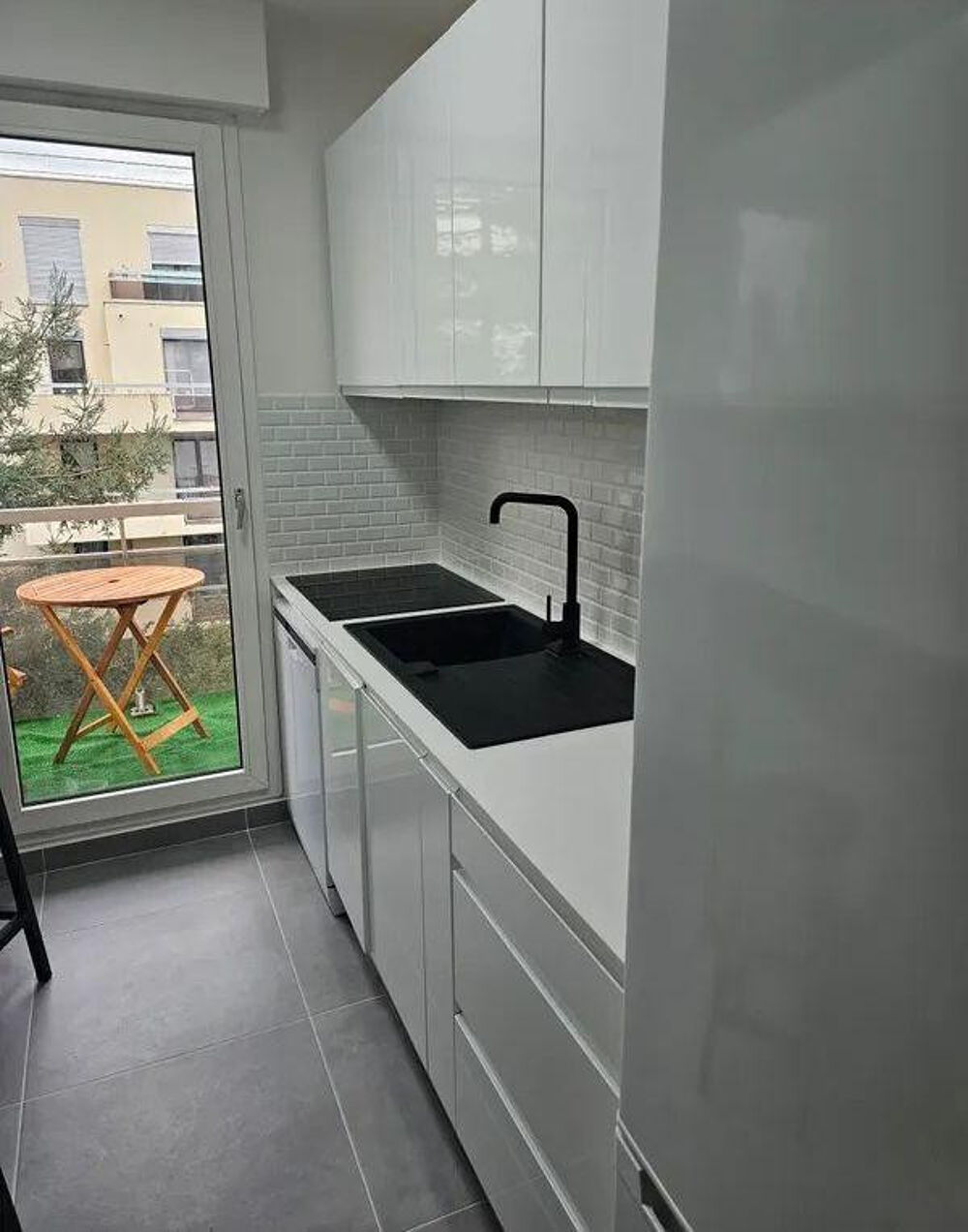 Location Appartement Beau 2P meublé 51m² refait à neuf sans vis à vis Courbevoie