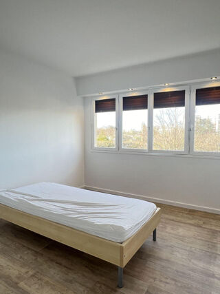  Appartement à louer 5 pièces 90 m²