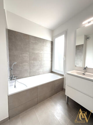  Appartement � vendre 3 pi�ces  Cogolin