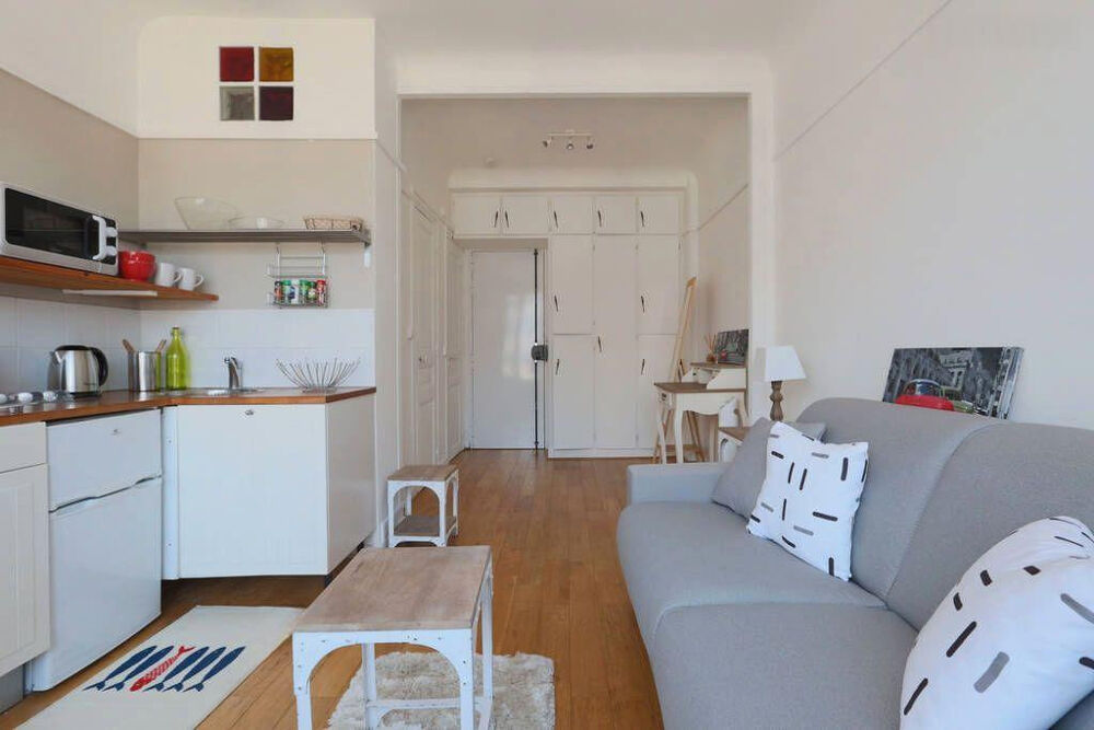 Location Appartement Studio lumineux montmarte Paris 18