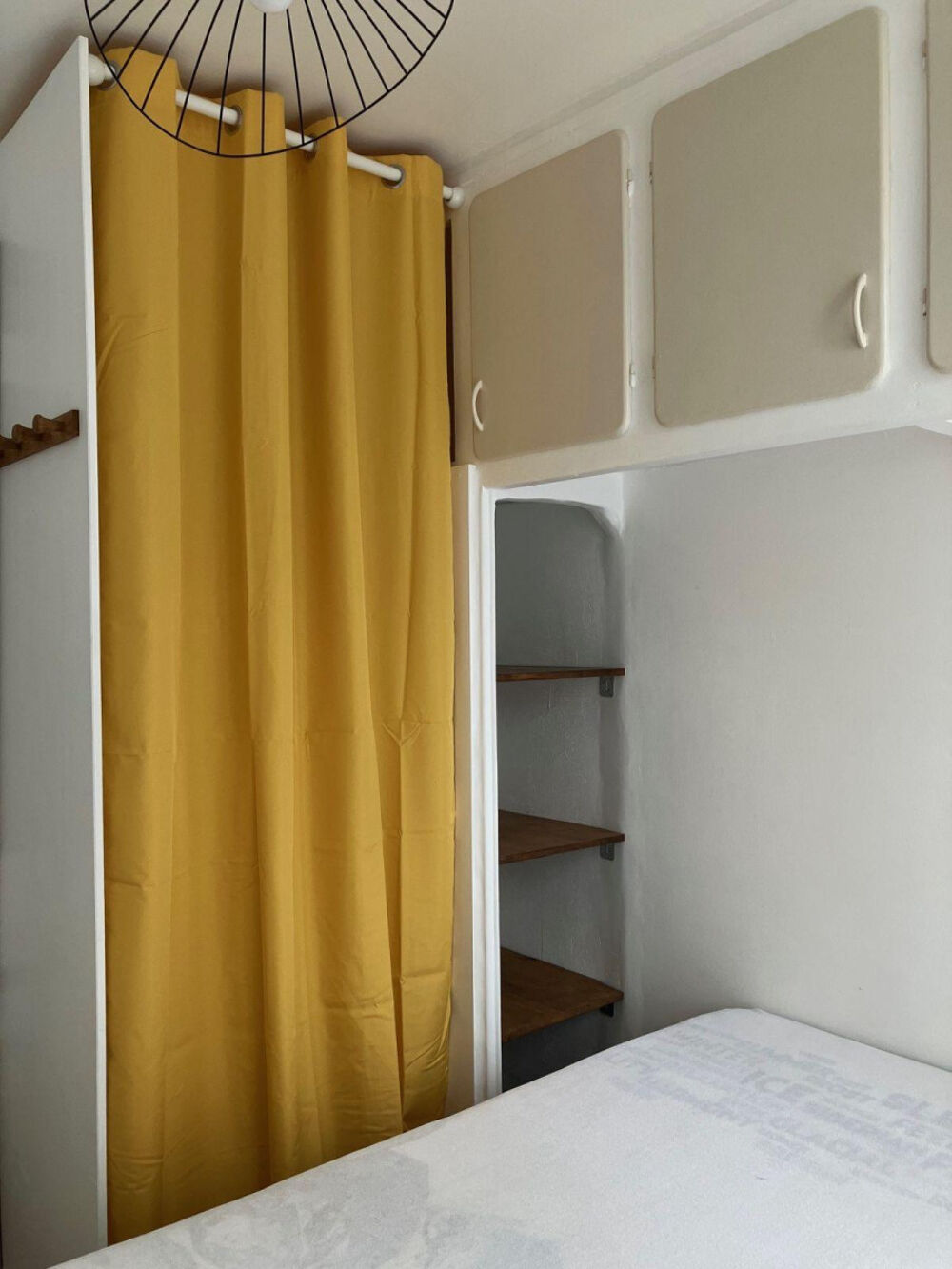 Location Appartement Beau T2 rénové, charmant et très calme Marseille 10