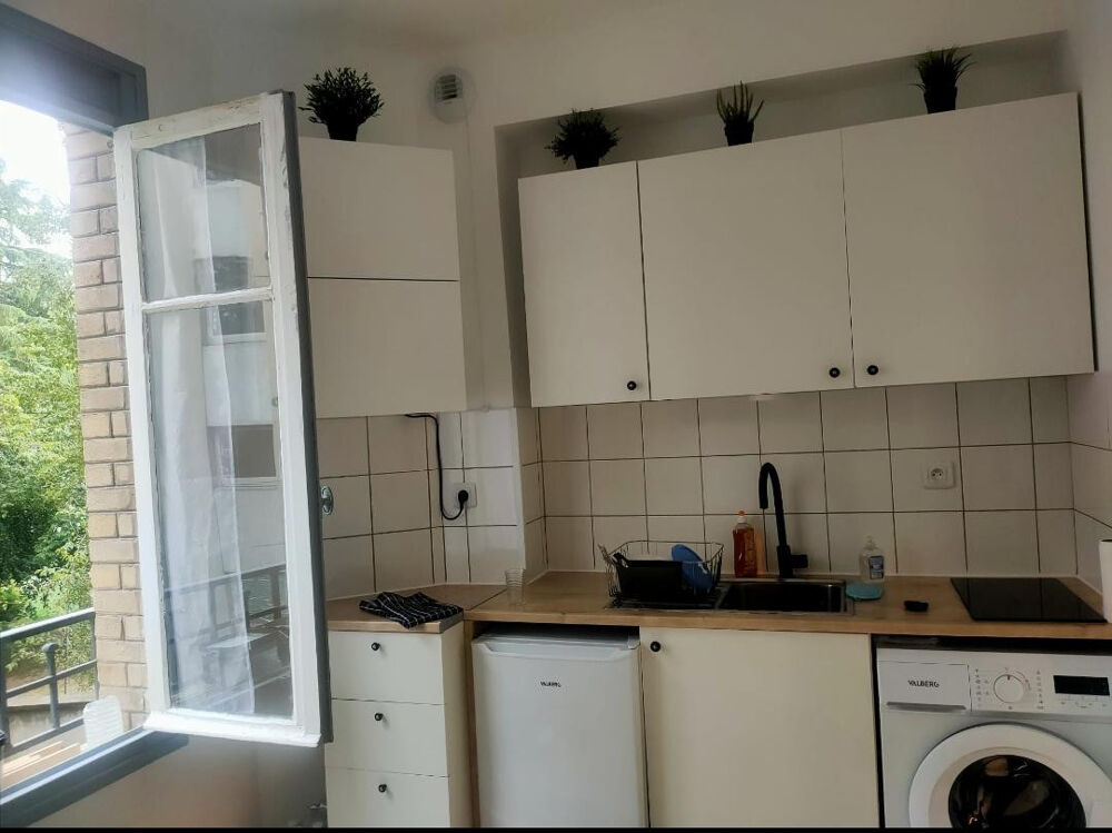 Location Appartement Charmant studio sur cour. Paris 15