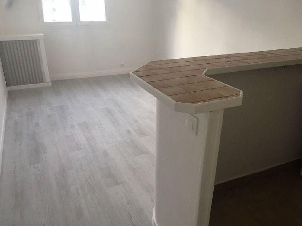 Location Appartement Studio lumineux et calme de 20 m2 Guy Môquet Paris 18