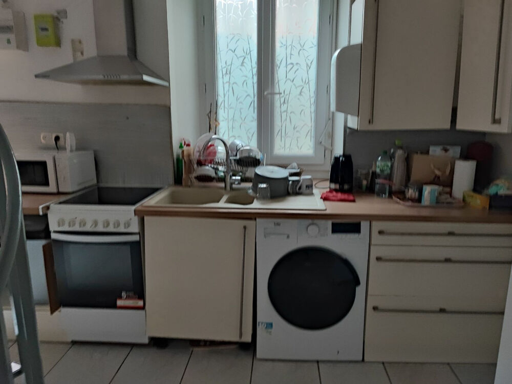 Location Appartement Studio avec électricité. eau . Internet. Charges. Lyon 8