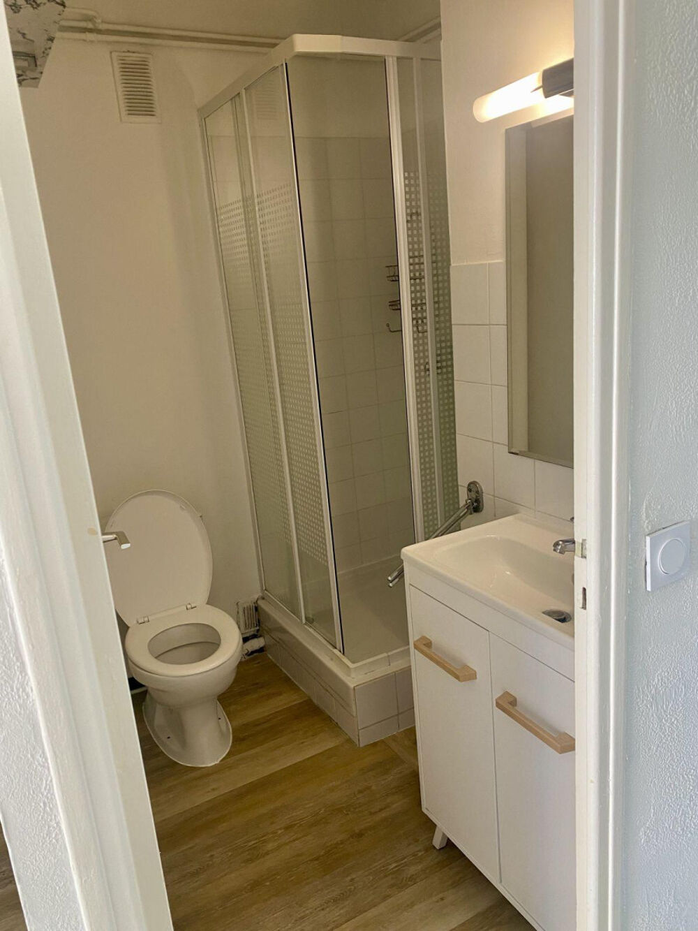 Location Appartement Loue jolie T1 traversant 25 m2 avec balcon et cave Toulon