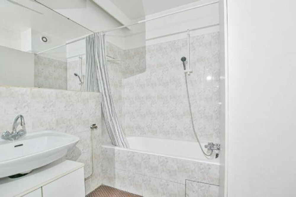 Location Appartement Beau studio à Jules Joffrin Paris 18