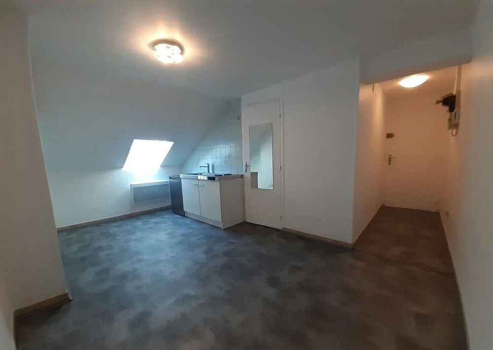 Location Appartement Studio 20m² centre ville rue Barbatre Reims