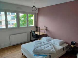  Appartement à louer 5 pièces 82 m²
