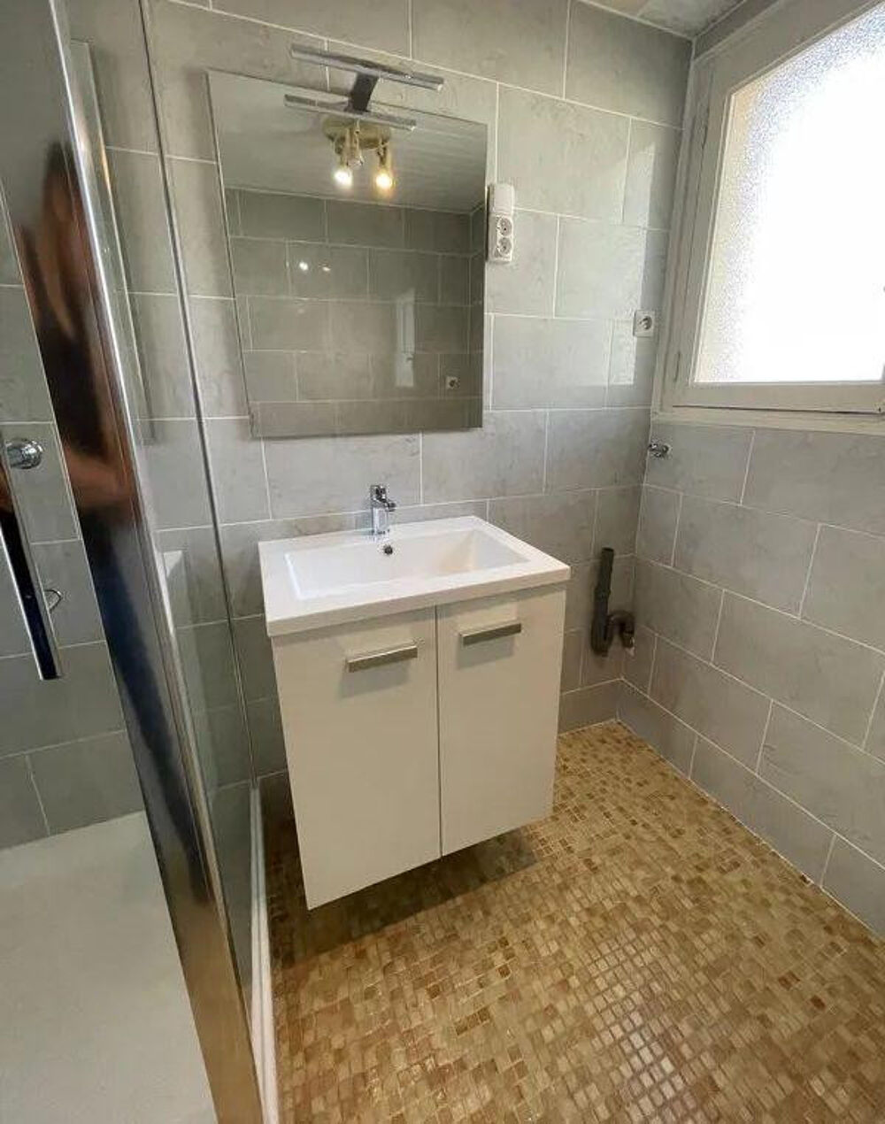 Location Appartement Beau T3/4 d61m² refait à neuf avec 2 balcons Toulon