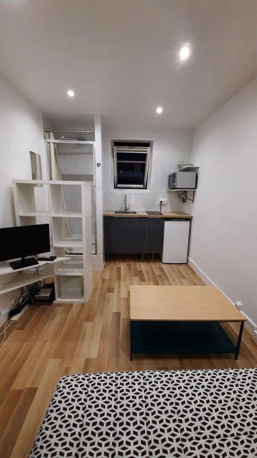 Location Appartement Studette Top emplacement Etoile Paris 8