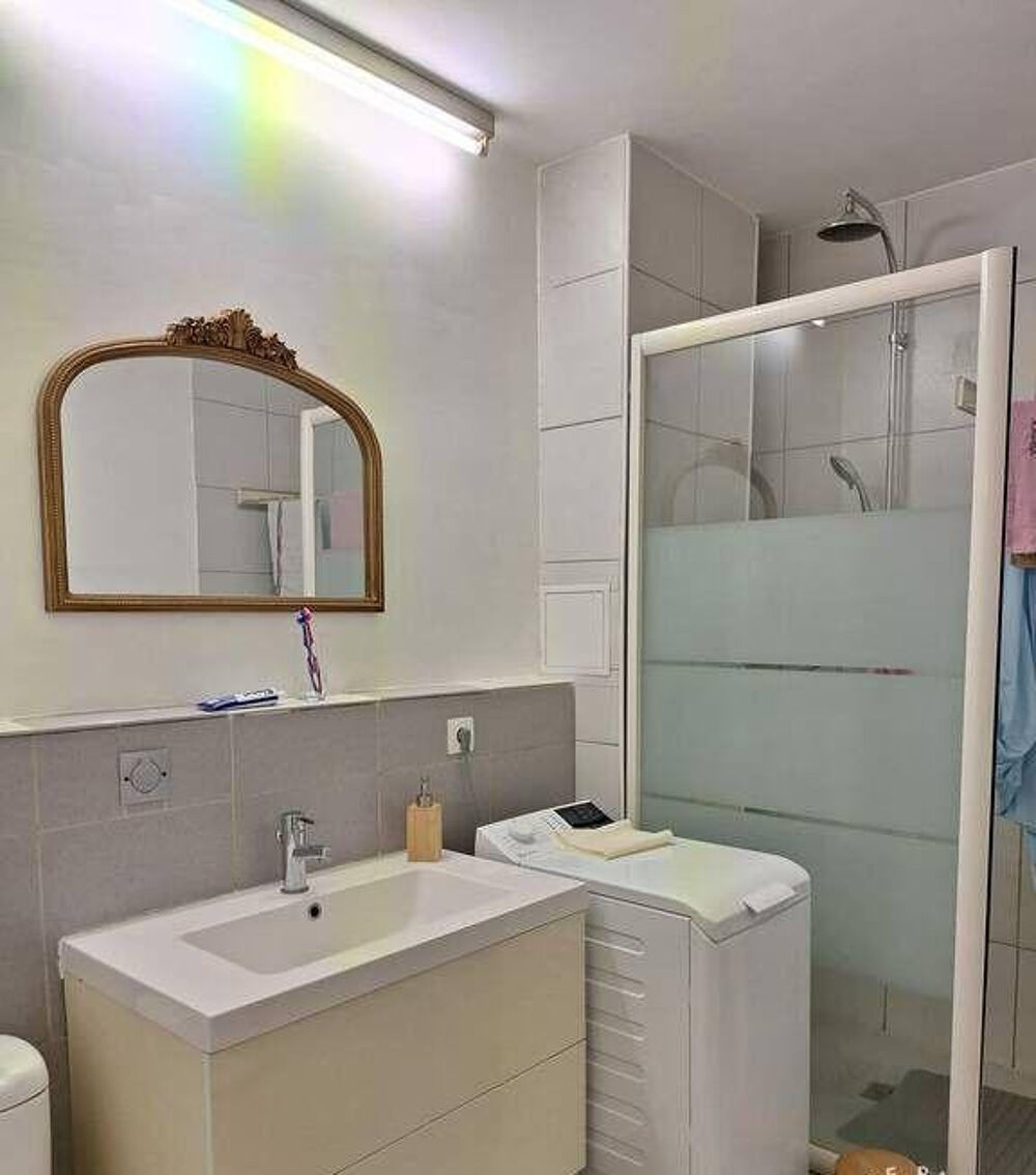 Location Appartement Beau studio meublé 35m² avec balcon Paris 20