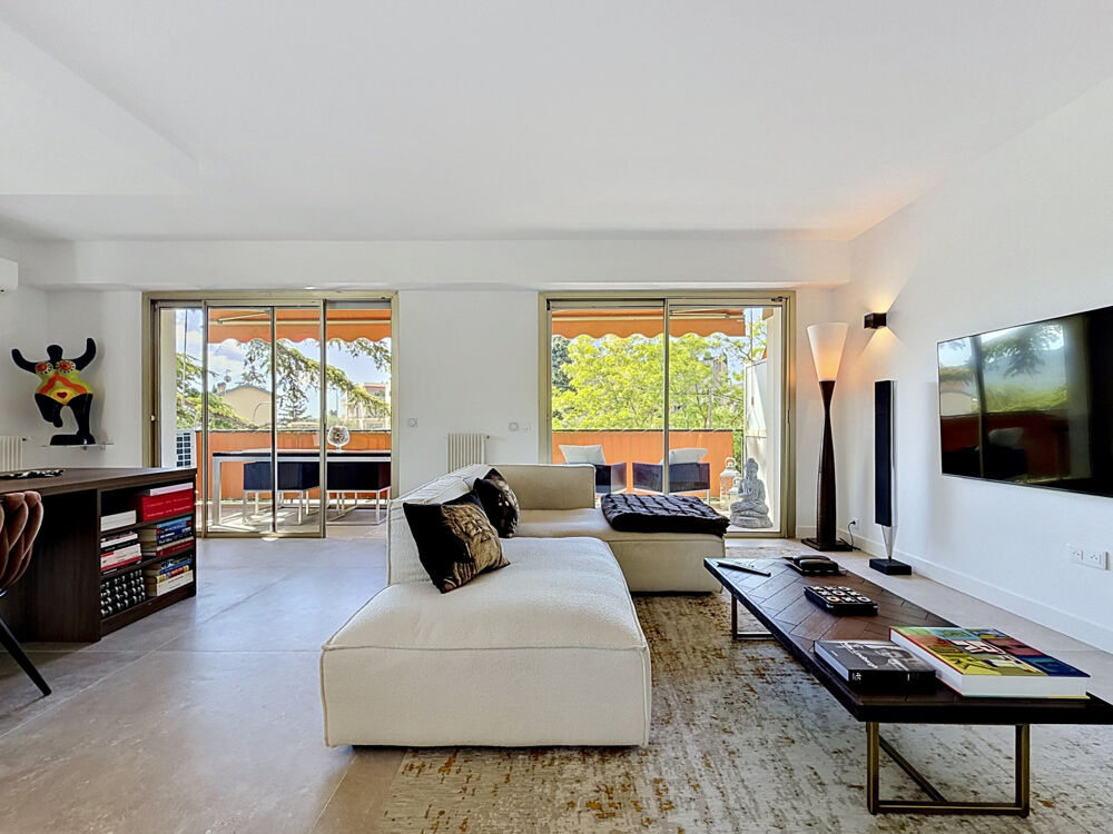 Vente Appartement Nice Rimiez - Superbe 4 pièces 98m2 entièrement rénové avec vue dégagée sur la verdure et proche des commodités. Nice