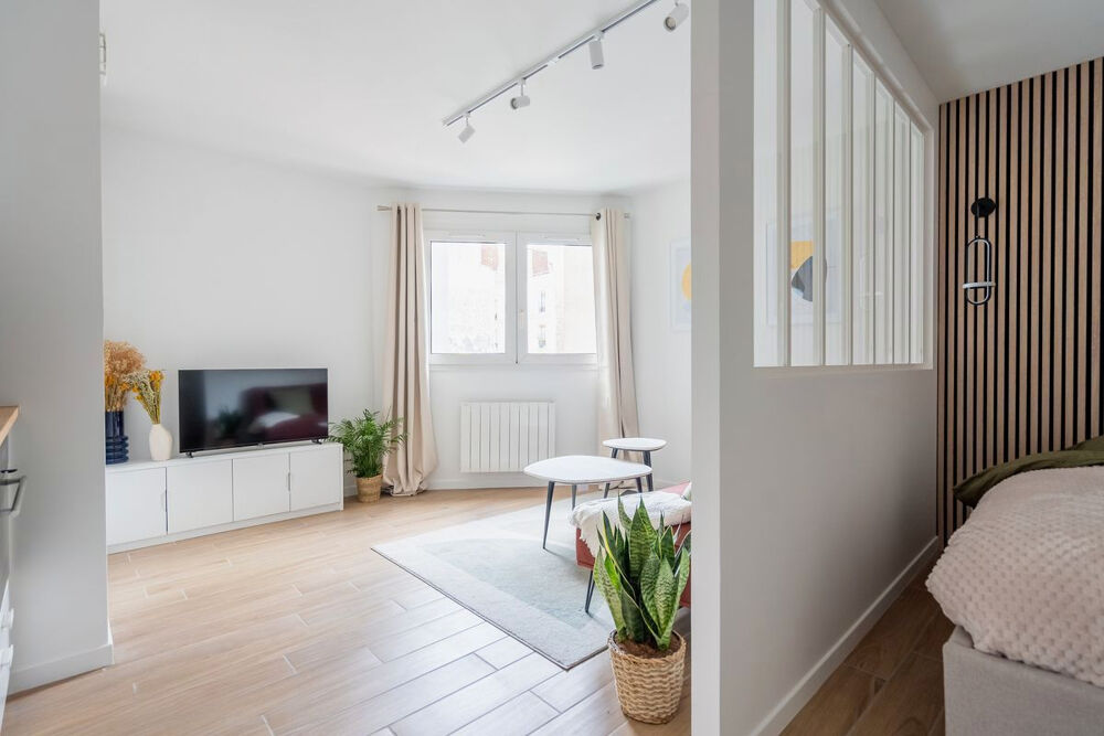 Location Appartement Beau T2 refait - 30m² sur cour Paris 18