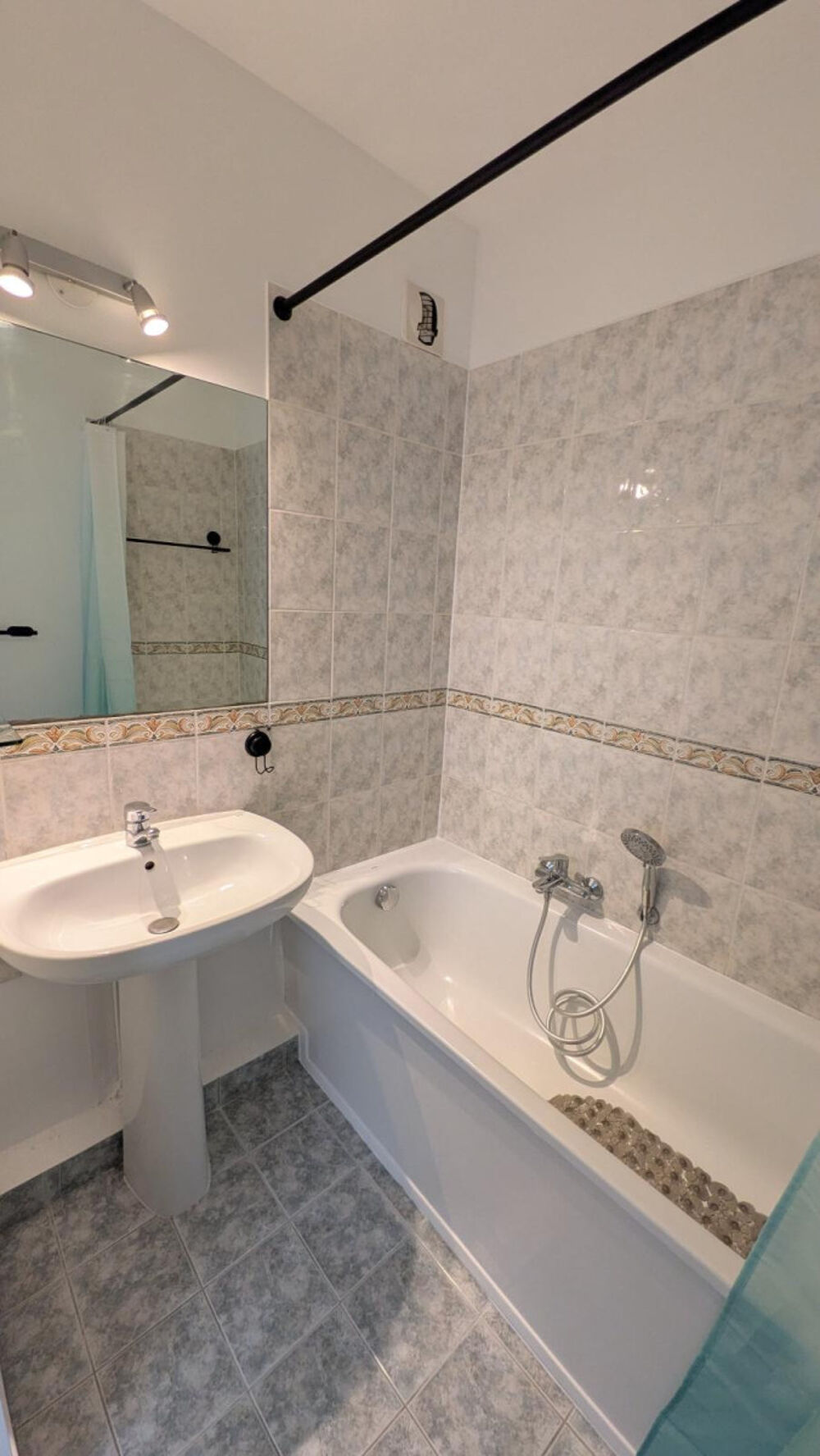 Location Appartement 2P meublé entièrement rénové +  Piscine et Tennis Mougins