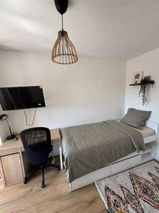  Appartement à louer 5 pièces 100 m²