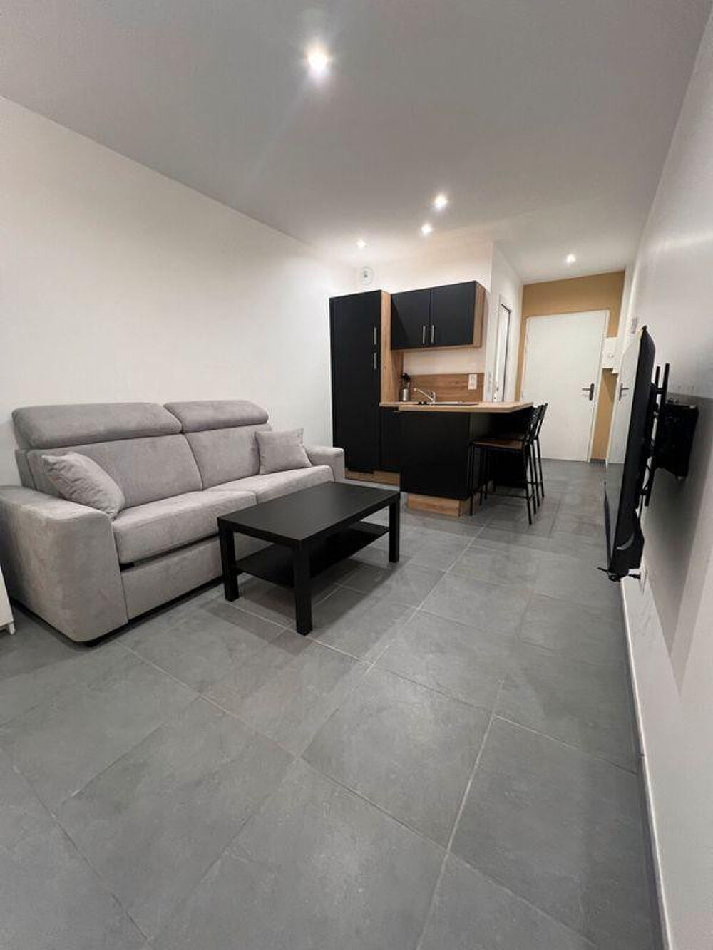 Location Appartement Studio meublé, équipé loyer tout compris Saint-Étienne