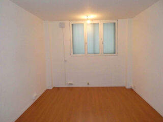  Appartement à louer 2 pièces 63 m²